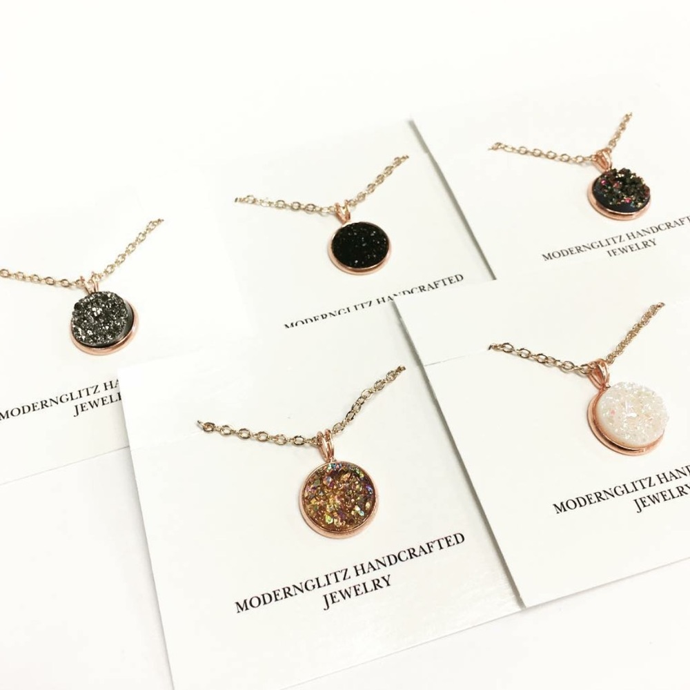 Round pendant necklace